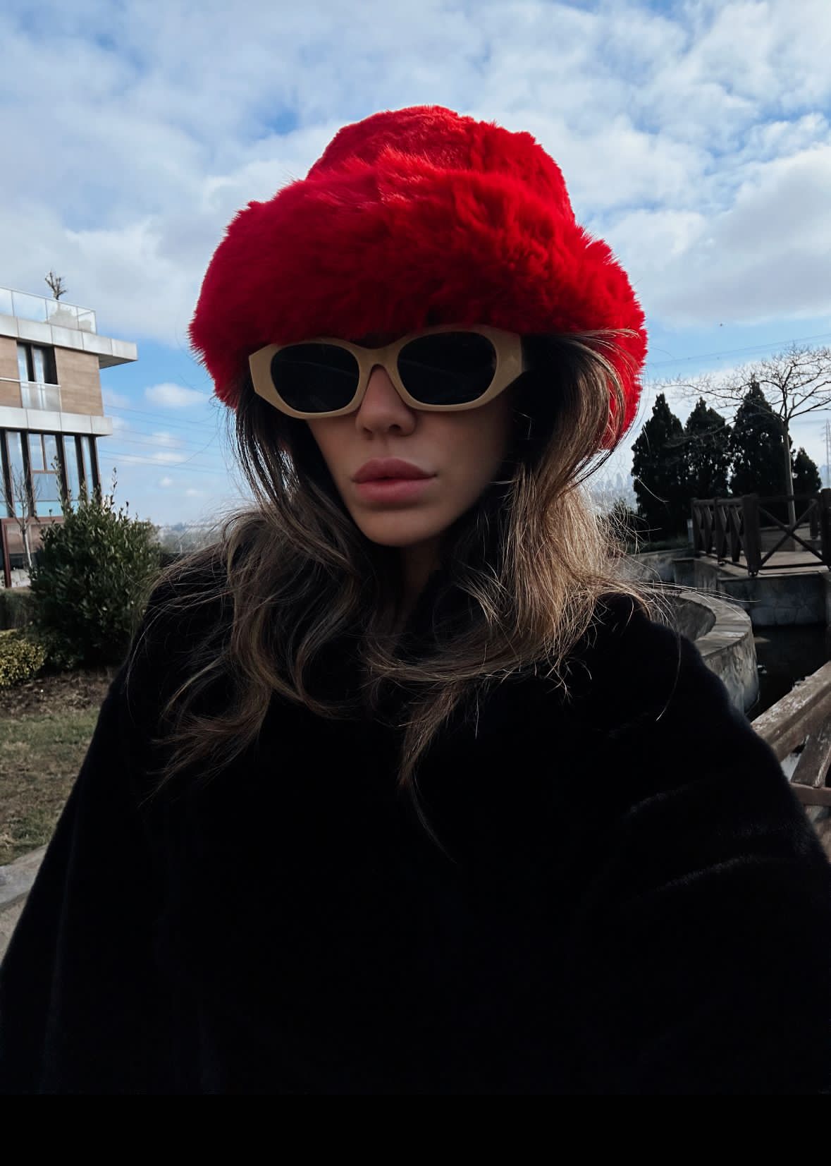 Kırmızı Peluş Şapka